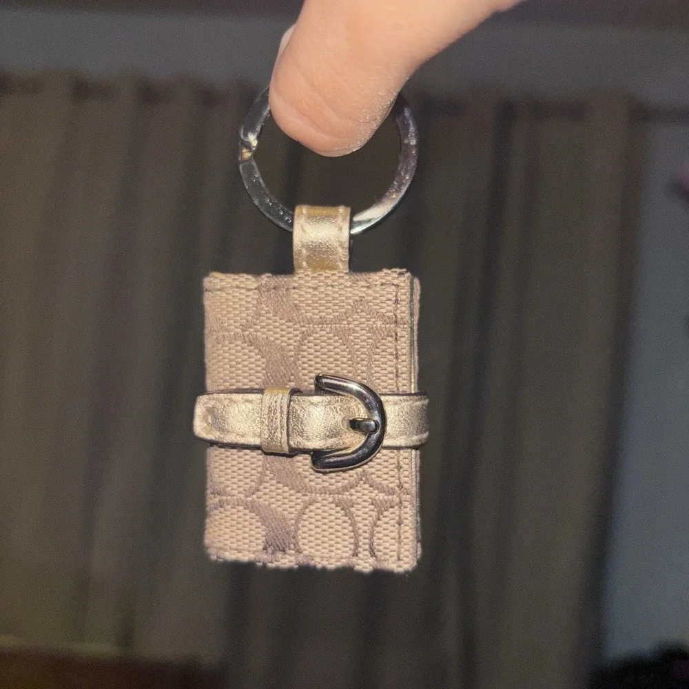Coach Beige Gold Vtg Signature Leather Photo Frame Holder Keychain Purse Charm